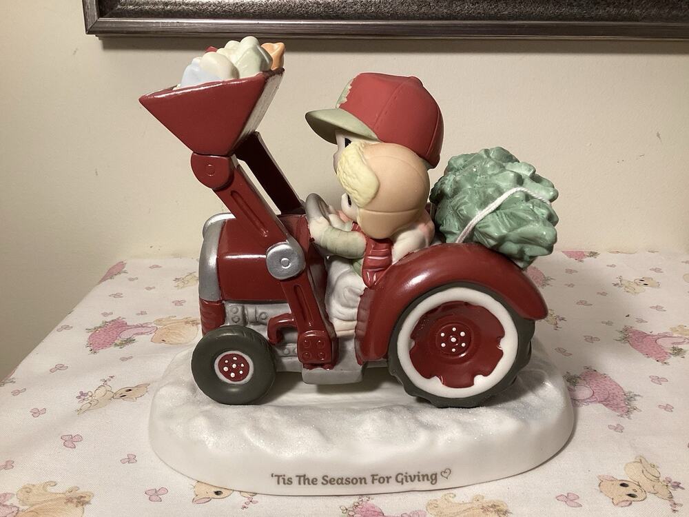 Precious Moments ‘Tis The Season For Giving Figurine Number 191034